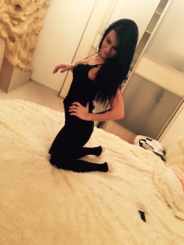 Сладкая и нежная блондиночка приглашает в гости на незабываемое свидание. Я знаю, как подарить тебе настоящее блаженство. Приходи, не пожалеешь! 21878, 20 лет